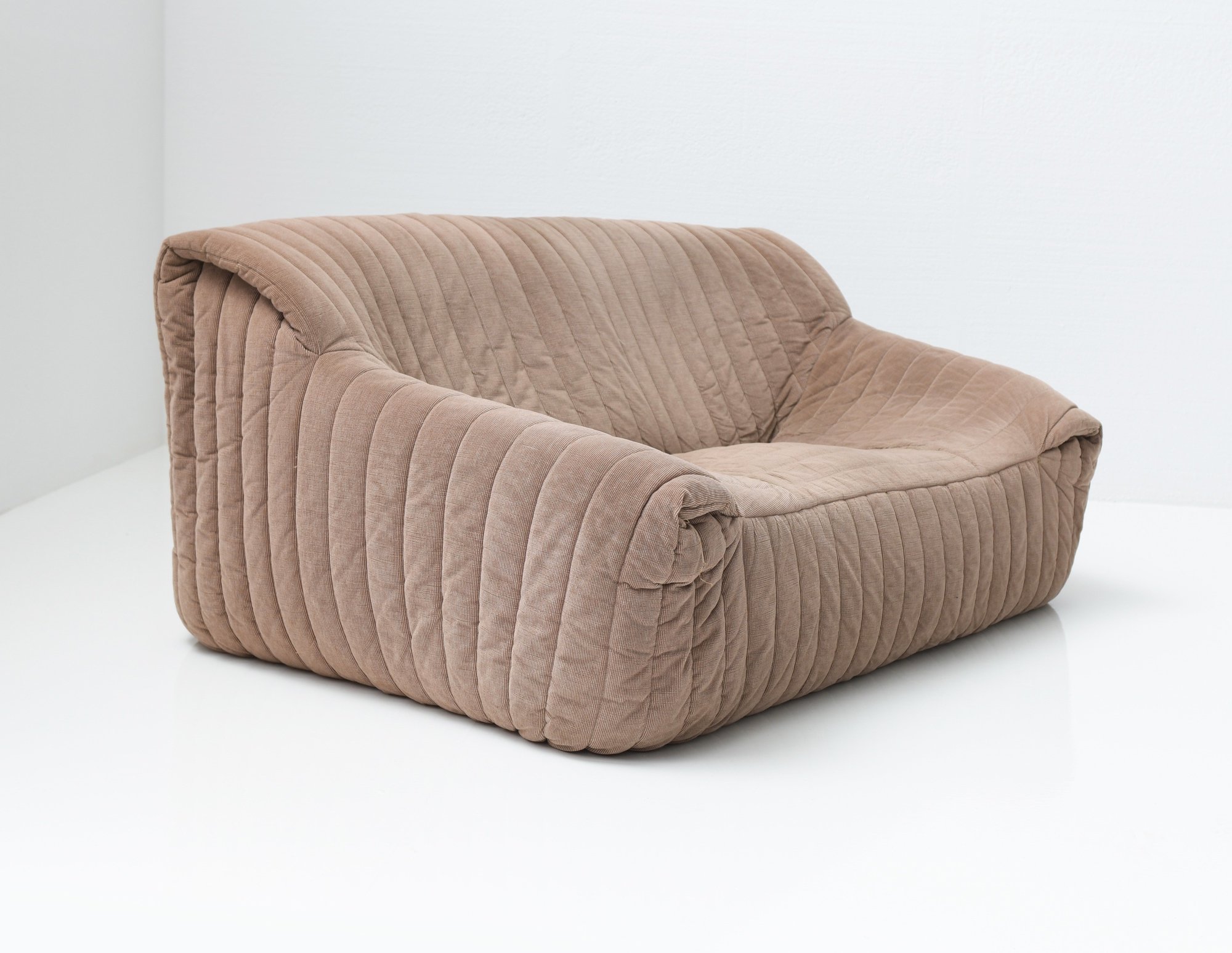 リーンロゼ ligne roset ブリガンタン パフ オットマン 美品 【公式通販】 リーンロゼ ligne roset ブリガンタン パフ オットマン 美品 【公式通販】